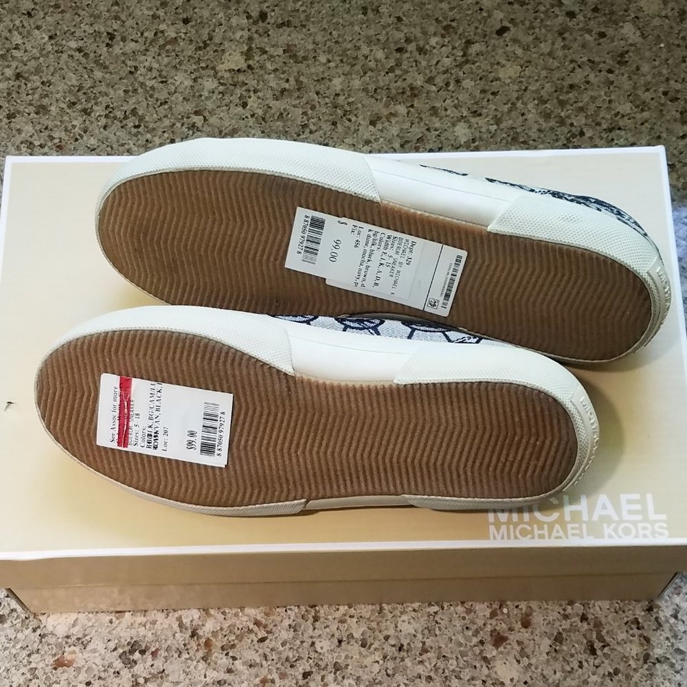 Ships Free! New In Box Michael Kors Sneakers - Picture 4 of 5